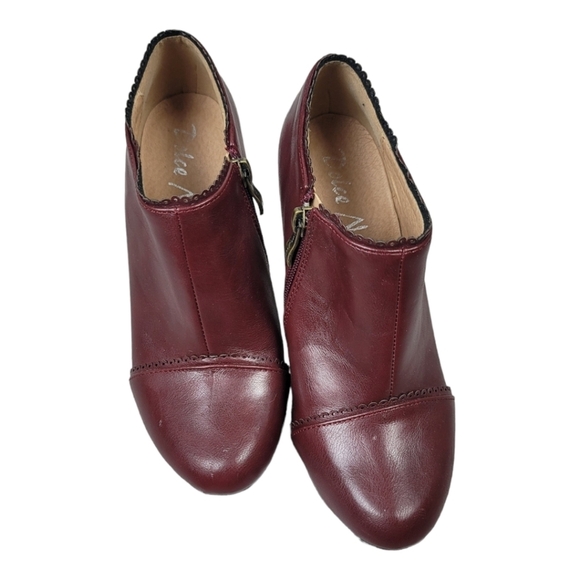 DOLCE NOME Inside Zip Ankle Booties in‎ Burgundy - Picture 3 of 14